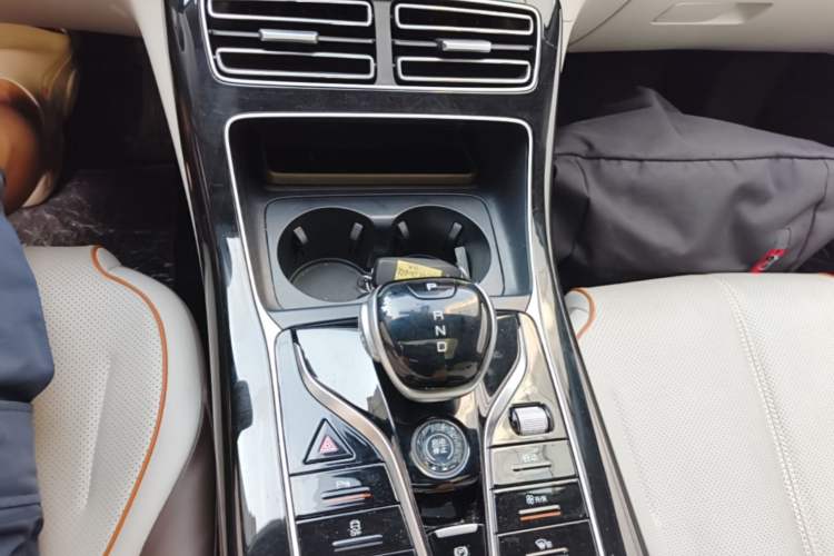 Used BYD Qin PLUS 2023 Champion Edition DM-i 120KM Leading Model Gear Lever