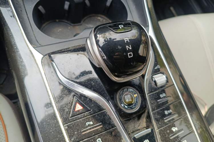 Used BYD Qin PLUS 2023 Champion Edition DM-i 120KM Beyond Model Gear Lever