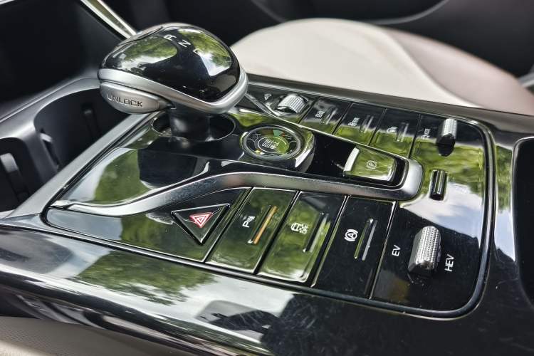 Used BYD Qin PLUS 2023 Champion Edition DM-i 55KM Leading Model Gear Lever