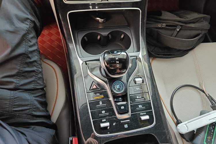 Used BYD Qin PLUS 2023 Champion Edition EV 420KM Superior Model Gear Lever