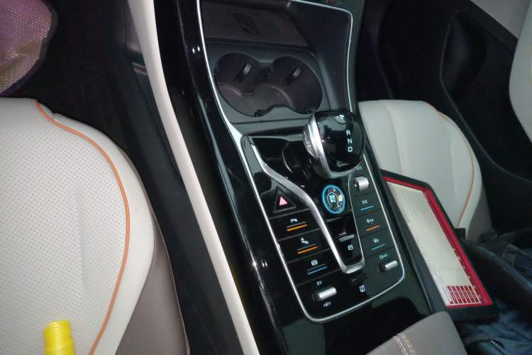 Used BYD Qin PLUS 2023 Champion Edition DM-i 120KM Excellence Model Gear Lever