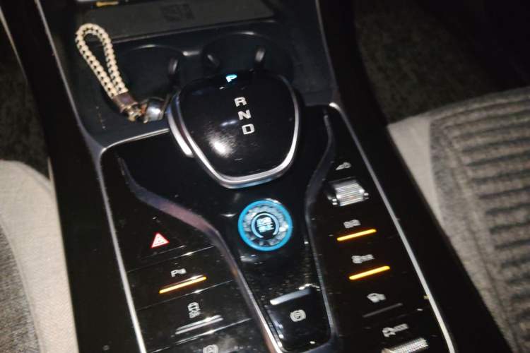 Used BYD Qin PLUS 2023 Champion Edition DM-i 55KM Superior Model Gear Lever