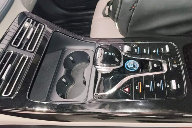 Used BYD Qin PLUS 2023 Champion Edition DM-i 55KM Leading Model Gear Lever