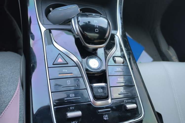 Used BYD Qin PLUS 2023 Champion Edition DM-i 55KM Superior Model Gear Lever