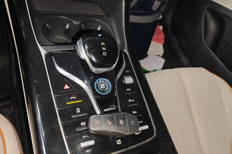 Used BYD Qin PLUS 2023 Champion Edition DM-i 120KM Leading Model Gear Lever