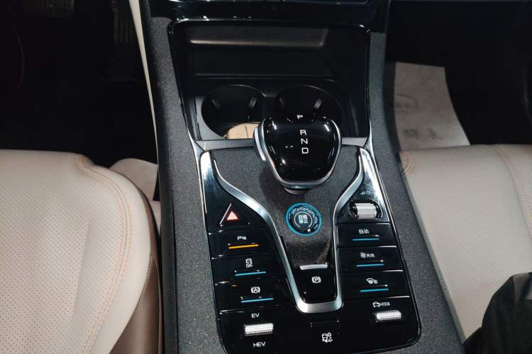 Used BYD Qin PLUS 2023 Champion Edition DM-i 55KM Leading Model Gear Lever