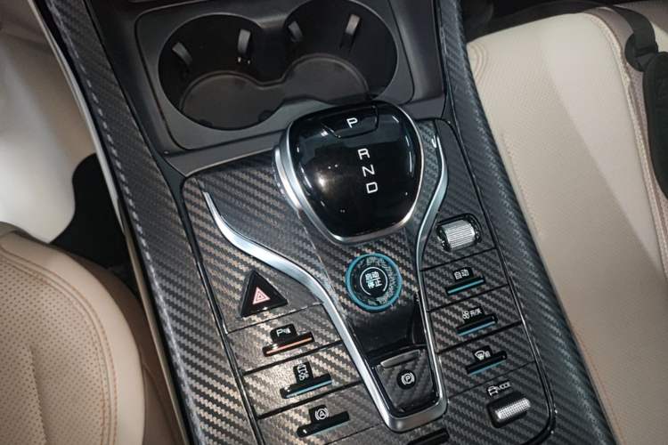 Used BYD Qin PLUS 2023 Champion Edition DM-i 55KM Leading Model Gear Lever