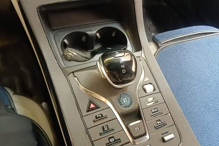 Used BYD Qin PLUS 2023 Champion Edition DM-i 55KM Leading Model Gear Lever