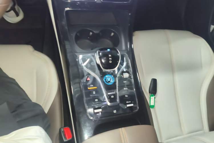 Used BYD Qin PLUS 2023 Champion Edition DM-i 55KM Leading Model Gear Lever
