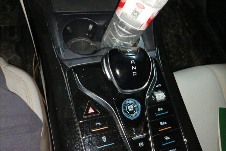 Used BYD Qin PLUS 2023 Champion Edition DM-i 55KM Leading Model Gear Lever