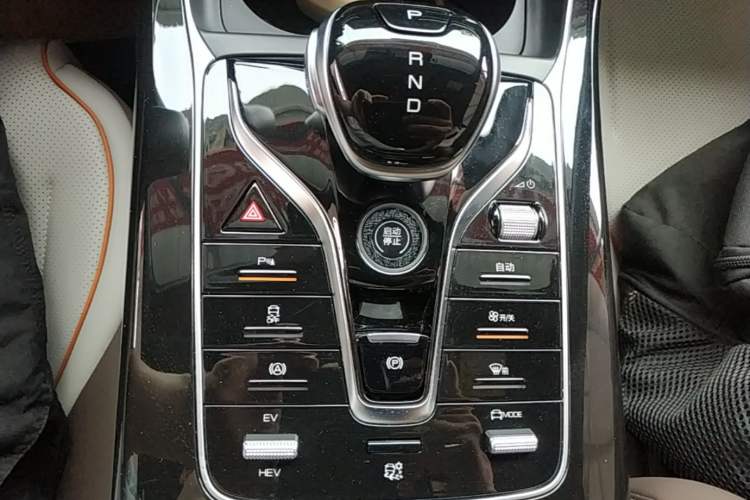 Used BYD Qin PLUS 2023 Champion Edition DM-i 120KM Beyond Model Gear Lever