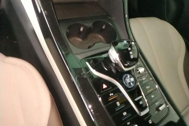 Used BYD Qin PLUS 2023 Champion Edition DM-i 55KM Leading Model Gear Lever