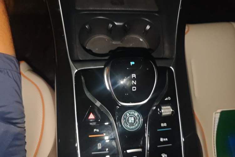 Used BYD Qin PLUS 2023 Champion Edition DM-i 55KM Superior Model Gear Lever