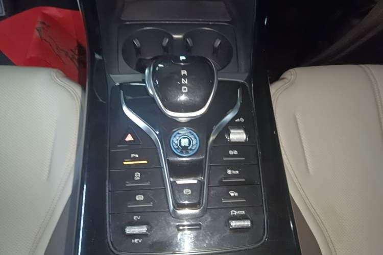 Used BYD Qin PLUS 2023 Champion Edition DM-i 55KM Leading Model Gear Lever