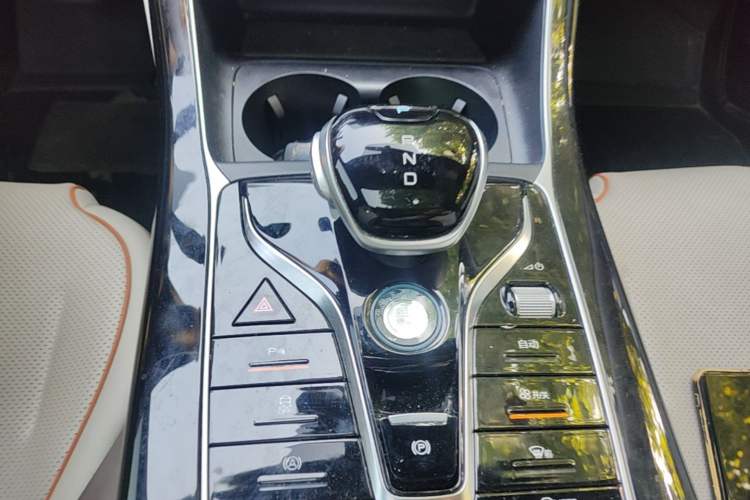 Used BYD Qin PLUS 2023 Champion Edition DM-i 120KM Leading Model Gear Lever