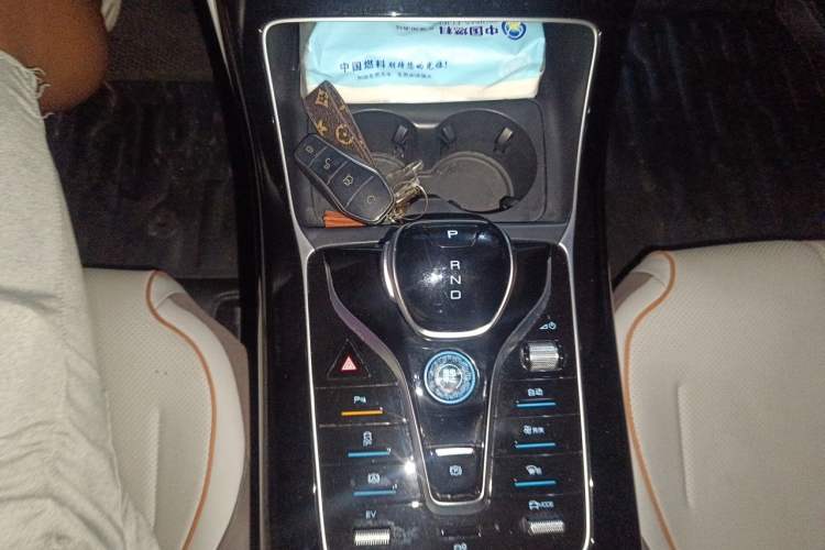 Used BYD Qin PLUS 2023 Champion Edition DM-i 55KM Superior Model Gear Lever