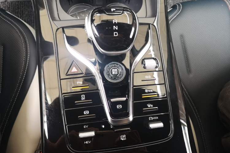 Used BYD Qin PLUS 2023 Champion Edition DM-i 55KM Leading Model Gear Lever