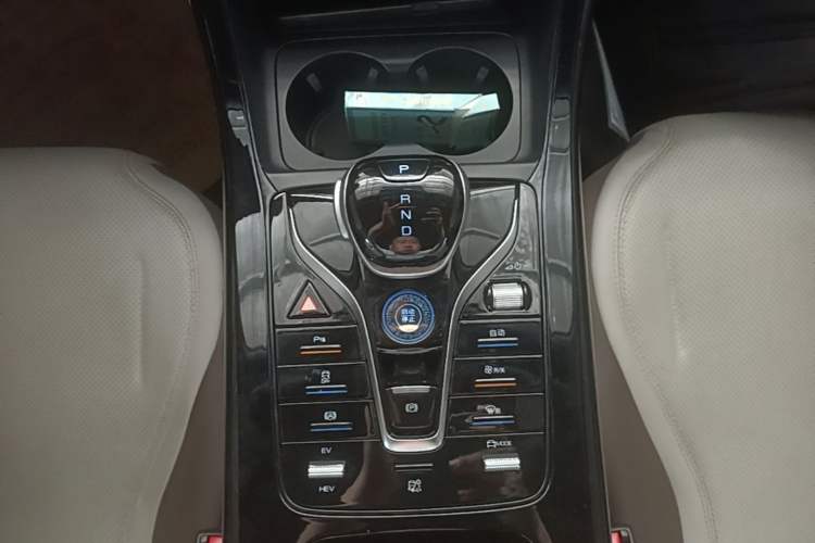 Used BYD Qin PLUS 2023 Champion Edition DM-i 55KM Leading Model Gear Lever