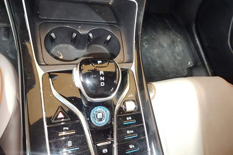 Used BYD Qin PLUS 2023 Champion Edition EV 510KM Leading Model Gear Lever
