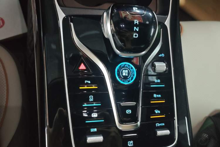 Used BYD Qin PLUS 2023 Champion Edition EV 420KM Superior Model Gear Lever