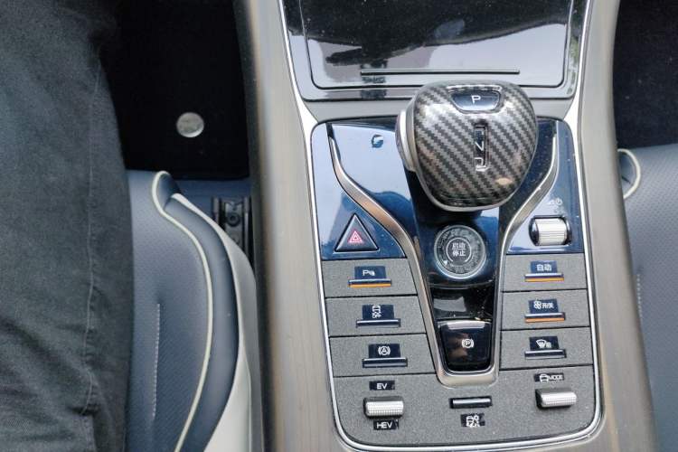Used BYD Qin PLUS 2023 Champion Edition DM-i 55KM Superior Model Gear Lever