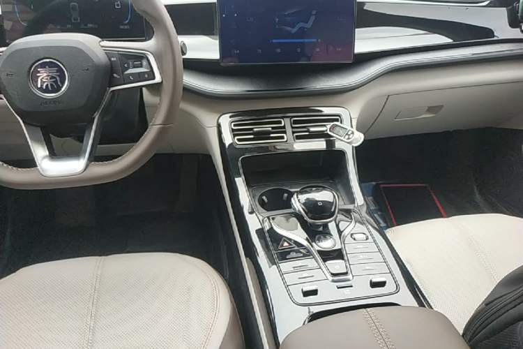 Used BYD Qin PLUS 2023 Champion Edition DM-i 55KM Leading Model Gear Lever