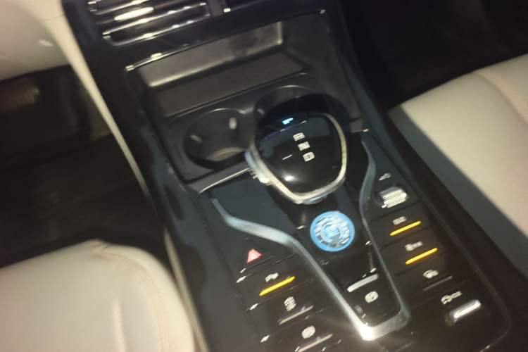 Used BYD Qin PLUS 2023 Champion Edition DM-i 55KM Leading Model Gear Lever