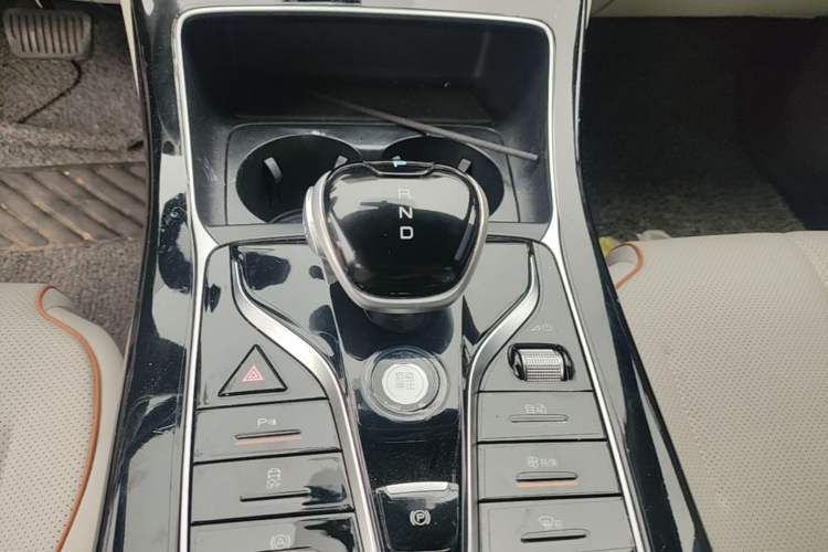 Used BYD Qin PLUS 2023 Champion Edition EV 510KM Leading Model Gear Lever