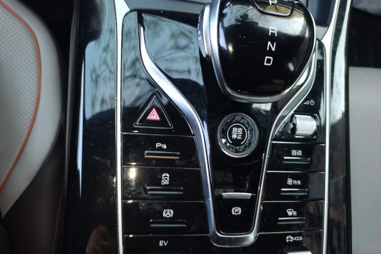 Used BYD Qin PLUS 2023 Champion Edition DM-i 120KM Leading Model Gear Lever