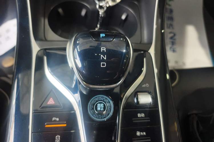 Used BYD Qin PLUS 2023 Champion Edition DM-i 120KM Beyond Model Gear Lever