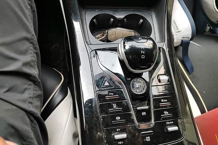 Used BYD Qin PLUS 2023 Champion Edition DM-i 55KM Leading Model Gear Lever