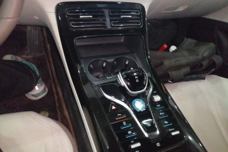 Used BYD Qin PLUS 2023 Champion Edition DM-i 55KM Leading Model Gear Lever