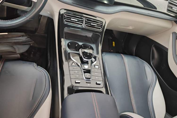 Used BYD Qin PLUS 2023 Champion Edition DM-i 55KM Leading Model Gear Lever