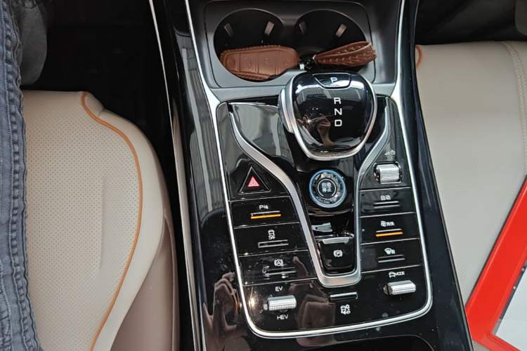 Used BYD Qin PLUS 2023 Champion Edition DM-i 120KM Leading Model Gear Lever