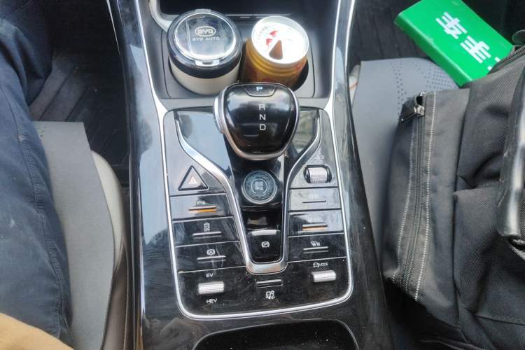 Used BYD Qin PLUS 2023 Champion Edition DM-i 120KM Beyond Model Gear Lever