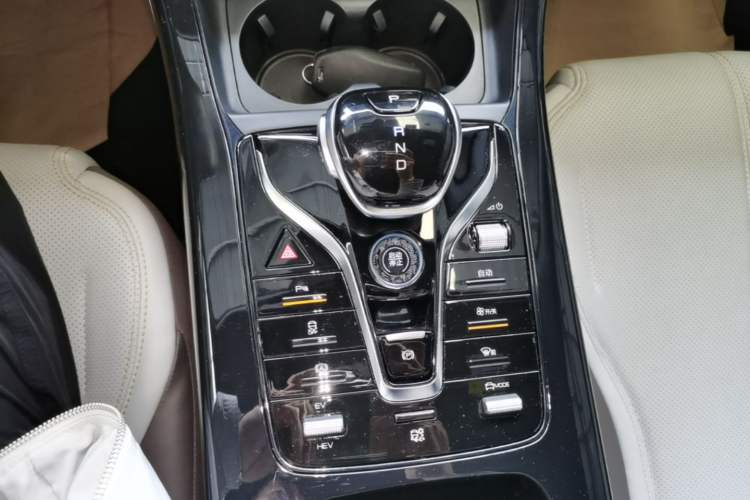 Used BYD Qin PLUS 2023 Champion Edition DM-i 55KM Leading Model Gear Lever