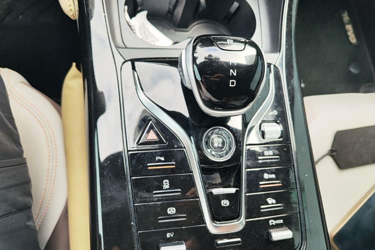 Used BYD Qin PLUS 2023 Champion Edition DM-i 55KM Leading Model Gear Lever