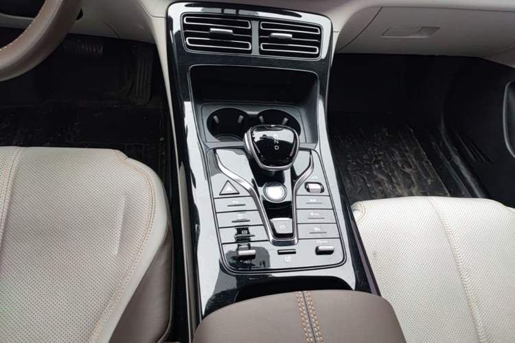 Used BYD Qin PLUS 2023 Champion Edition DM-i 55KM Leading Model Gear Lever