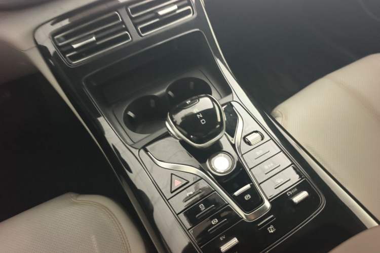 Used BYD Qin PLUS 2023 Champion Edition DM-i 55KM Leading Model Gear Lever