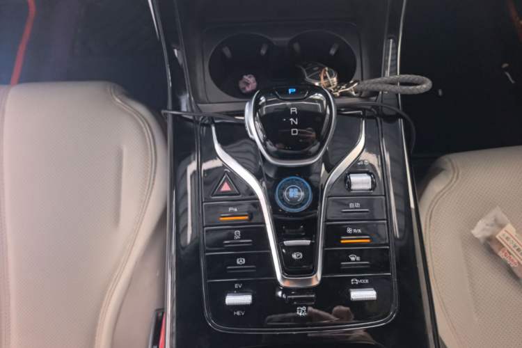 Used BYD Qin PLUS 2023 Champion Edition DM-i 55KM Leading Model Gear Lever