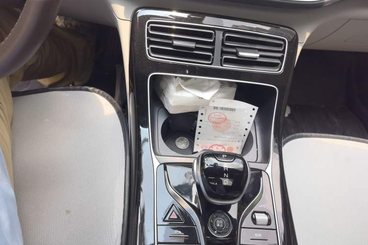 Used BYD Qin PLUS 2023 Champion Edition DM-i 120KM Beyond Model Gear Lever
