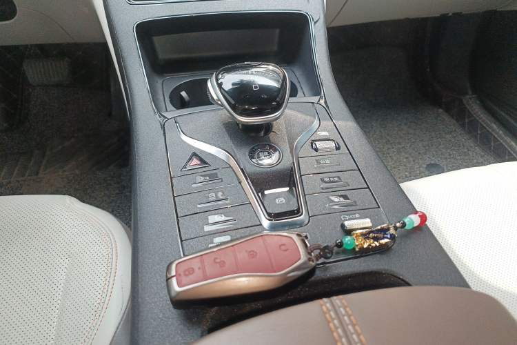 Used BYD Qin PLUS 2023 Champion Edition DM-i 55KM Leading Model Gear Lever