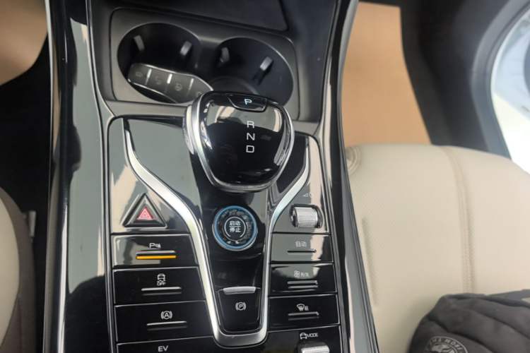 Used BYD Qin PLUS 2023 Champion Edition DM-i 55KM Leading Model Gear Lever