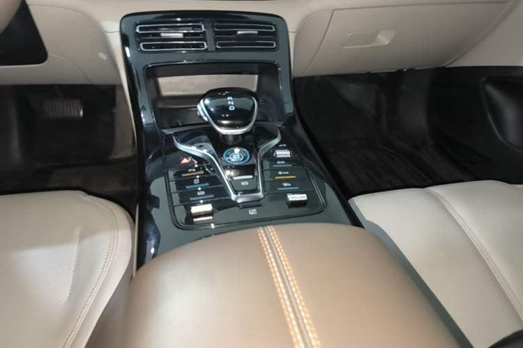 Used BYD Qin PLUS 2023 Champion Edition DM-i 55KM Leading Model Gear Lever