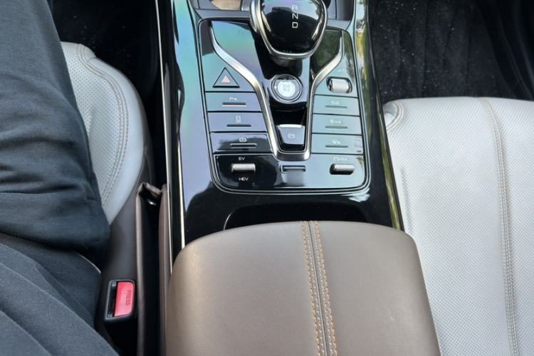 Used BYD Qin PLUS 2023 Champion Edition DM-i 55KM Leading Model Gear Lever