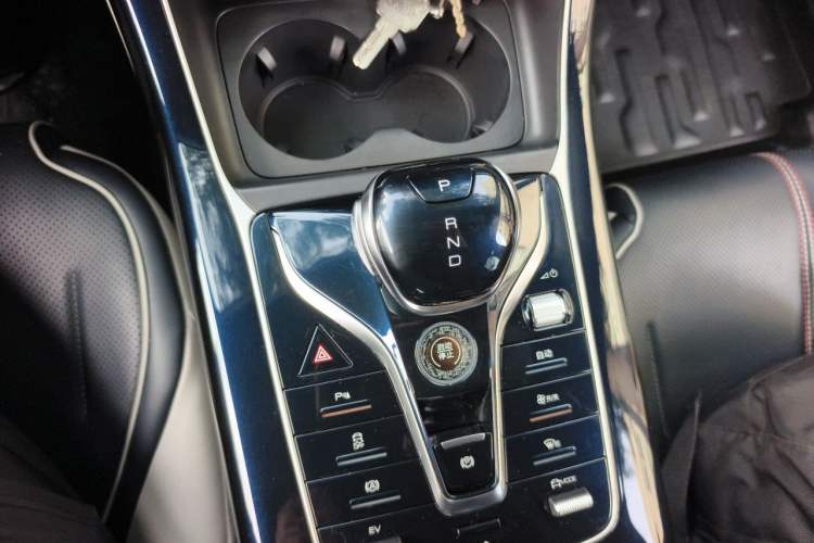 Used BYD Qin PLUS 2023 Champion Edition DM-i 120KM Beyond Model Gear Lever