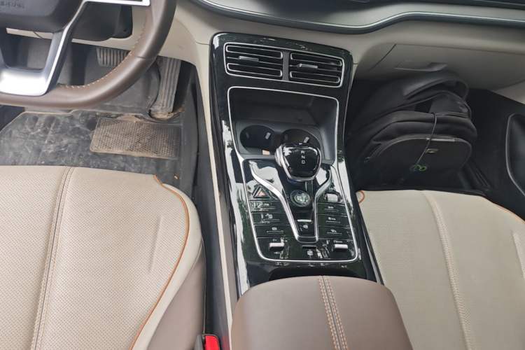 Used BYD Qin PLUS 2023 Champion Edition DM-i 120KM Leading Model Gear Lever