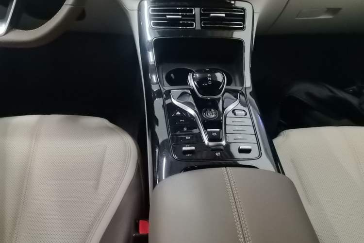 Used BYD Qin PLUS 2023 Champion Edition DM-i 55KM Leading Model Gear Lever