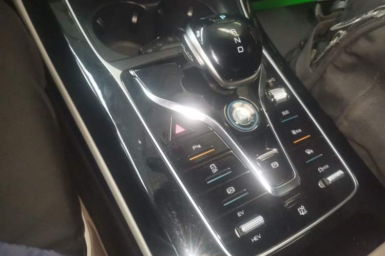 Used BYD Qin PLUS 2023 Champion Edition DM-i 120KM Beyond Model Gear Lever