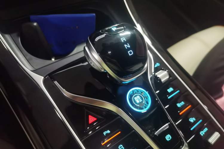 Used BYD Qin PLUS 2023 Champion Edition EV 510KM Leading Model Gear Lever
